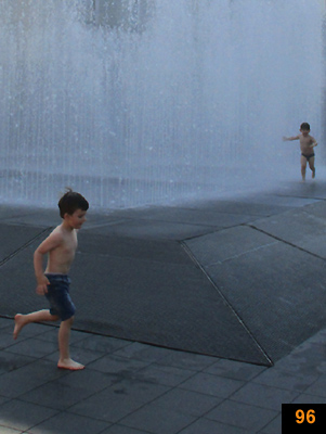 London children playing in fountain
