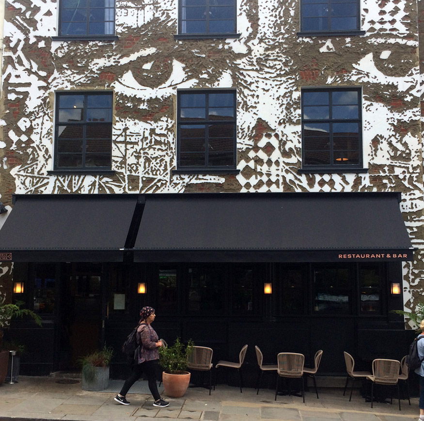 Gold pub and restaurant on London's Portobello Road