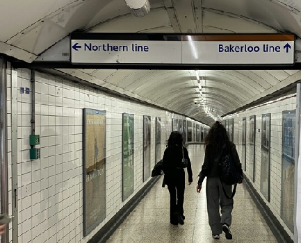 Pedestrian tunnel connecting Bakerloo line and Northern line at Charing Cross underground staion